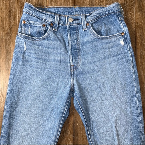 Levi’s 501 jeans Women’s Light Wash Distressed Tapered High Rise 90s - Picture 8 of 14